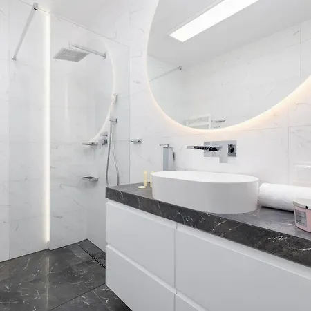 Appartamento Atmospheric With Parking By Renters *