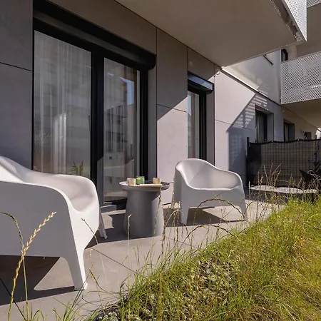 Atmospheric With Parking By Renters *